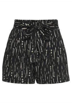Pantalones cortos de tela negra con patrones verticales abstractos blancos, cintura alta, cinturón ancho y lazo anudado en la parte delantera.