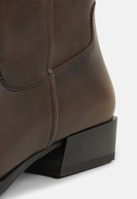 Vagabond NELLA - Kaubojiški / motociklininko stiliaus batai - brown