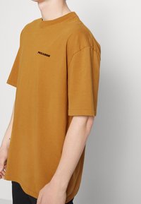 Pegador T-paita - light brown