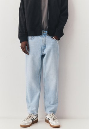 PULL&BEAR STANDARD - Jeans Tapered Fit - light blue denim