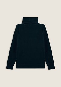 Suéter de color verde oscuro con cuello alto y mangas largas. Tejido suave y texturizado con puños y dobladillo acanalados. Diseño minimalista, sin patrones.