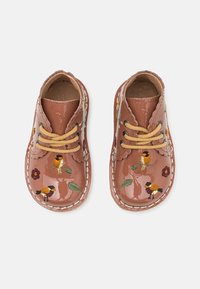 Petit Nord Copenhagen SCALLOP BOOT BIRDS UNISEX - Šņorējami puszābaki - rose clay