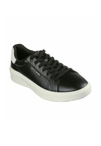 Sneaker in pelle nera con punta rotonda, suola in gomma bianca e lacci neri. Presenta un accento sul tallone bianco a contrasto e un dettaglio con logo.