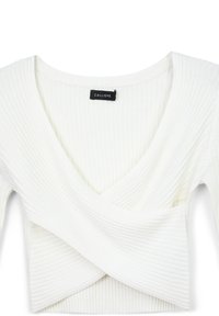 Weißes, geripptes Cropped-Top mit tiefem V-Ausschnitt und Überkreuz-Design. Das Etikett trägt die Aufschrift "CALLIOPE". Die Textur ist weich und passt eng.