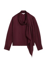 Blusa burdeos con mangas largas y escote drapeado. Textura suave, corte relajado y detalle de bufanda en cascada en la parte delantera.