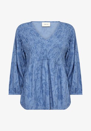 Bluză albastră cu decolteu în V, textură gathered, mâneci lungi și tiv drept. Motiv floral vizibil subtil pe material. Brand: Cream.