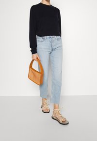Theory Sweter