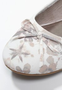 s.Oliver Klasické baleríny  - off-white