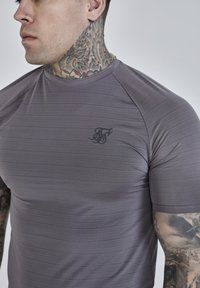 SIKSILK MUSCLE FIT Print T-shirt grey
