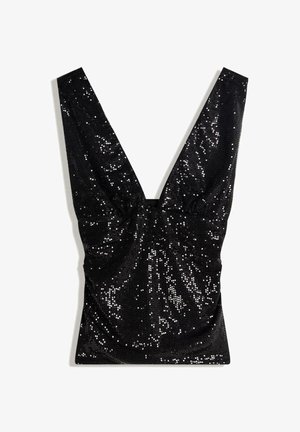 Čierny top s flitrami a hlbokým výstrihom do "V" s širokými ramienkami. Má zhromaždenú textúru s trblietavými, reflexnými detailmi po celom povrchu.