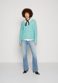 Mos Mosh THORA V-NECK - Maglione - wasabi