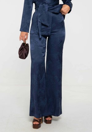 ACAMPANADO TIRO ALTO - Pantalones - azul