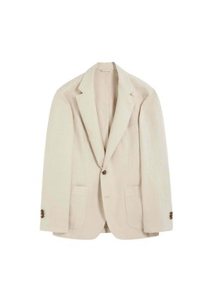 Blazer beige de un solo pecho con solapas puntiagudas, dos bolsillos delanteros parcheados, puños con dos botones y un cierre delantero con un solo botón.