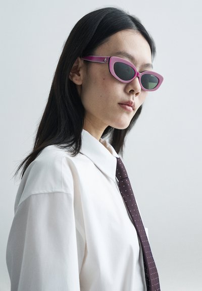 Vivienne Westwood LEICESTER SQUARE - Ochelari de soare - pink