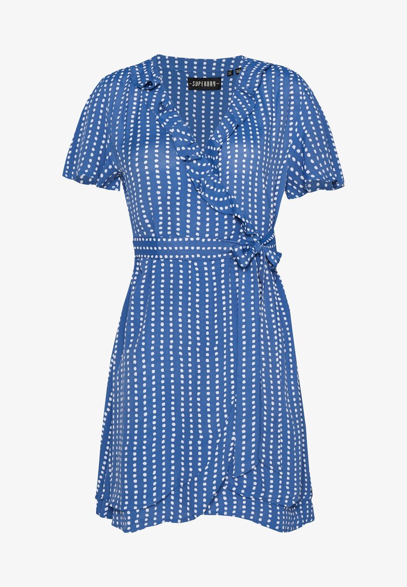 Sinivihreä lyhythihainen kietaisumekko, jossa on valkoisia pilkkuja, röyhelökaulus, solmittava vyötärö ja kerroksellinen helma. Suora kangas, jossa on pehmeä rakenne.