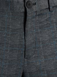 Pantalons à carreaux gris avec un motif d'accent bleu, disposant d'une fermeture à bouton et d'un tissu texturé. Passants de ceinture visibles et plis latéraux.