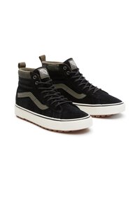 Černé kotníkové tenisky z semiše se zelenými detaily, bílou gumovou podrážkou, polstrovaným límcem a kontrastním šitím. Klasický design s texturovaným povrchem.