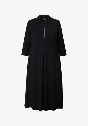 Černé šaty s límečkem, zipem vpředu a třičtvrtinovými rukávy. Mají volný střih a rozšířený design, vyrobené z hladkého materiálu.