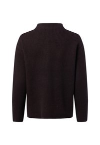 Brązowy sweter z ribbowanego materiału, z wysokim kołnierzem i długimi rękawami, o luźnym kroju i fakturowanej powierzchni. Pokazany widok z tyłu.
