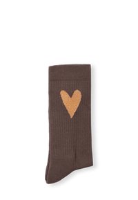 Calzino lavorato a maglia marrone con costine verticali, caratterizzato da un design a cuore dorato sul lato. Texture morbida con punta arrotondata e bordo a coste.
