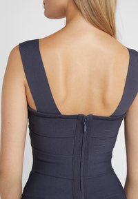 Hervé Léger Etuikleid - mottled dark grey