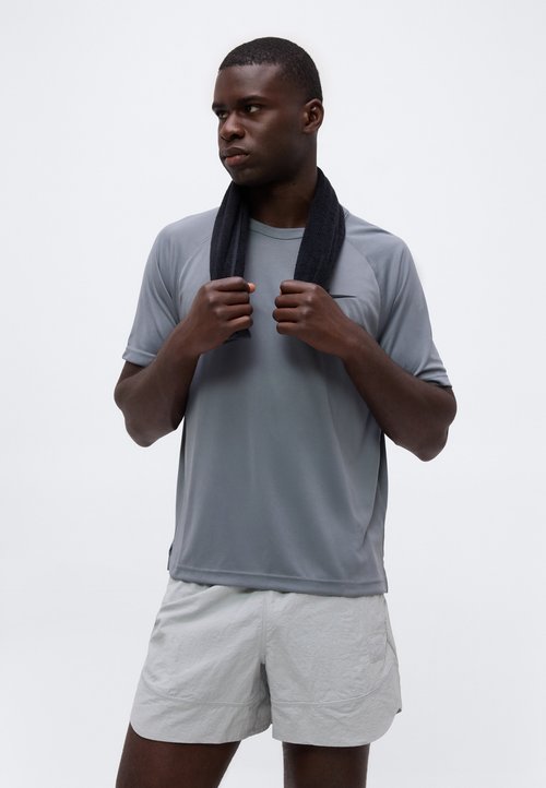 Nike FLEX - Sports T-shirt - smoke grey/black — foto 4
