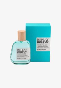 Replay Source of Life Duft, 50 ml Flasche mit quadratischem Design, aus Glas, aqua Farbe, Bambusdeckel, in einer türkisfarbenen Verpackung.