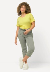 Ulla Popken Shorts vaqueros - light moss green