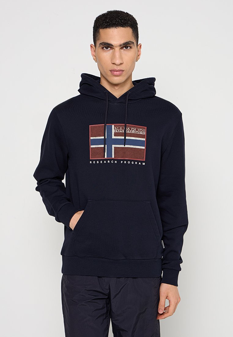 Navyblauer Hoodie mit einem Frontdesign, das eine Flagge zeigt, und dem Text "RESEARCH PROGRAM" darunter. Hergestellt aus weichem, strukturiertem Material.