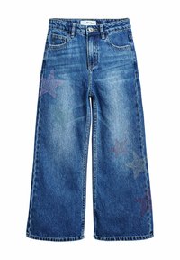 Vida genomblå jeans med vida ben prydda med stjärnmönster i rosa, gröna och röda rhinestones. Har en klassisk design med fem fickor och bälteshällor.