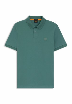 Polo shirt in gematigd teal, gemaakt van glad katoen. Heeft een klassieke kraag, korte mouwen, een placket met twee knopen en een klein logopatch.