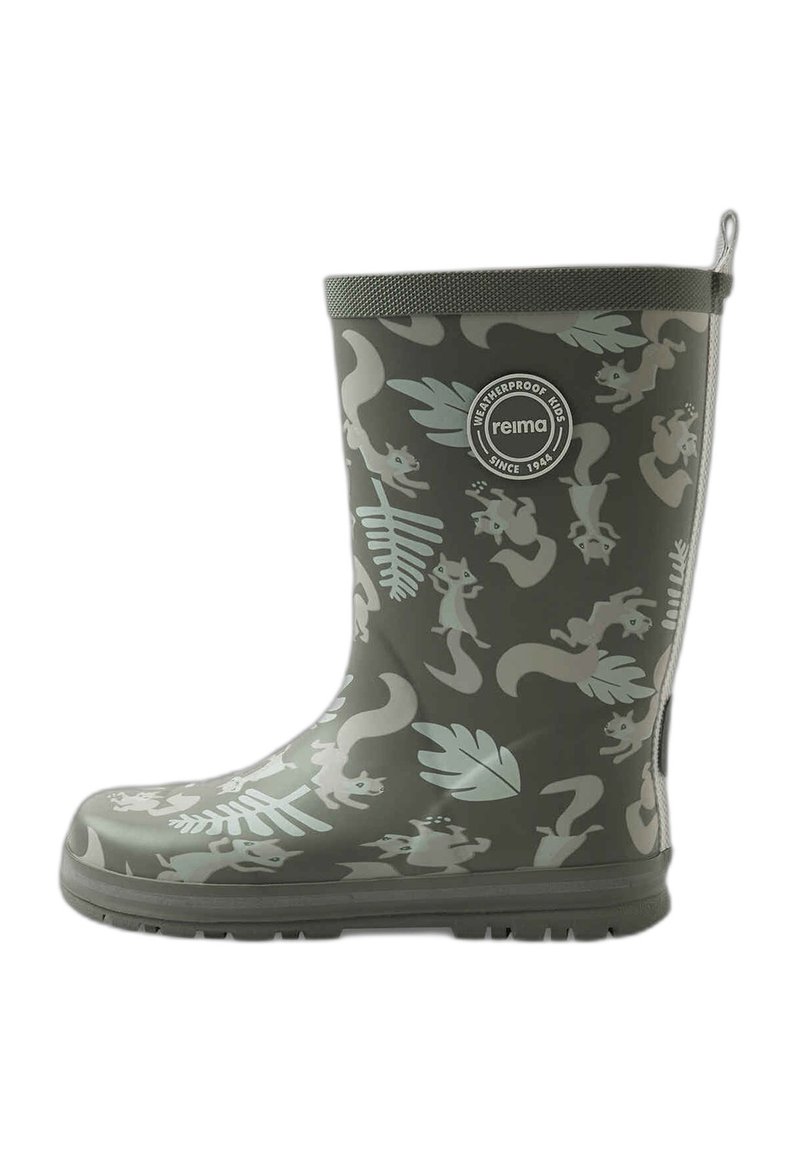 Botte de pluie en caoutchouc vert avec une finition mate, ornée d'un motif d'écureuils et de feuilles dans des teintes plus claires. Comprend un logo et un bord supérieur texturé.