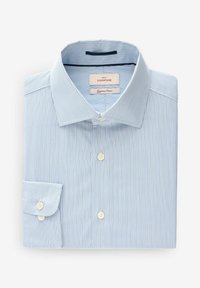 Chemise à rayures bleu clair avec un col classique, une fermeture à bouton et des poignets réglables. Fabriquée en tissu doux avec une texture nette.