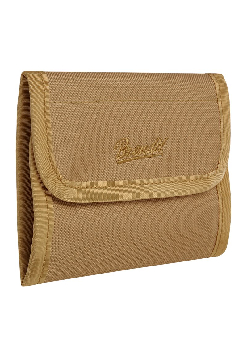Beige stofflommebok med teksturert overflate, fold-over klaff og sømmer. Har brodert "Brandit"-logo på forsiden.