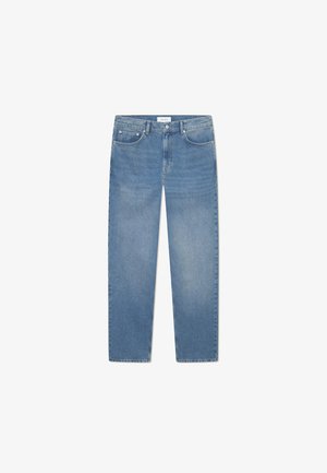 Helle blaue Jeans im Straight-Leg-Schnitt aus Denim. Merkmale sind fünf Taschen, ein Knopfverschluss und dezente Verblassung des Stoffes.