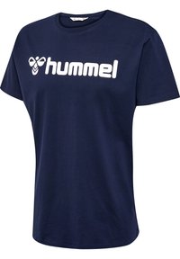 Tamsiai mėlynas medvilninis marškinėliai su trumpomis rankovėmis ir apvaliu kaklu, priekyje turi didelį baltą "hummel" logotipą.