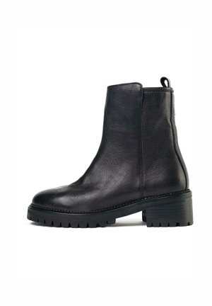 SOLE CRAFTED THIMBLE INSIDE - Platform ankle boots - black