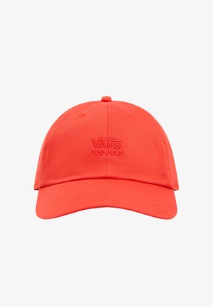 Cappello di cotone rosso con visiera rotonda, logo "VANS" ricamato sul davanti e occhielli di ventilazione sui lati. Texture liscia.