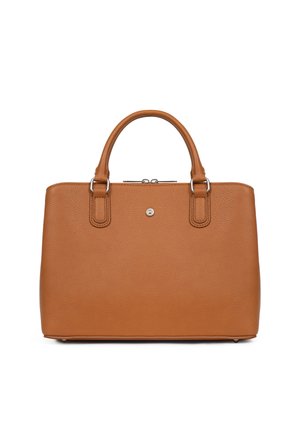 Sac à main en cuir tan avec finition texturée, doubles poignées supérieures, accents en argent et fermeture éclair. Forme rectangulaire avec bords arrondis.