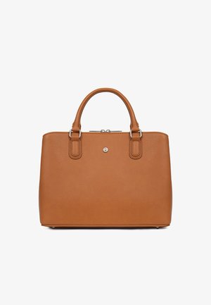 Borsa a mano in pelle color cuoio con finitura testurizzata, doppi manici superiori, accenti in argento e chiusura a zip. Forma rettangolare con angoli arrotondati.