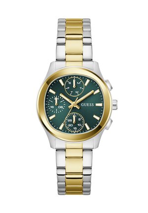 Δίχρωμο ρολόι χειρός από χρυσό και ασημί μέταλλο με πράσινο καντράν, τρεις μικρότεροι υποκαντράν, χρυσούς δείκτες ώρας και το λογότυπο GUESS στο πρόσωπο.