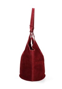 Borsa bucket in suede rosso con una texture liscia, apertura superiore e una sola tracolla attaccata con nodi. Base arrotondata e design minimalista.