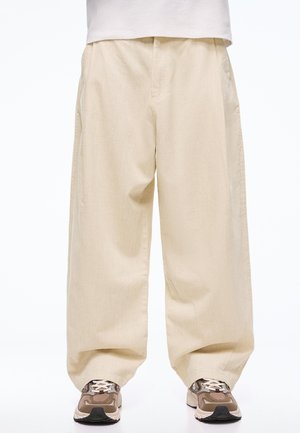 Bershka SUPER BAGGY - Stoffhose - sand