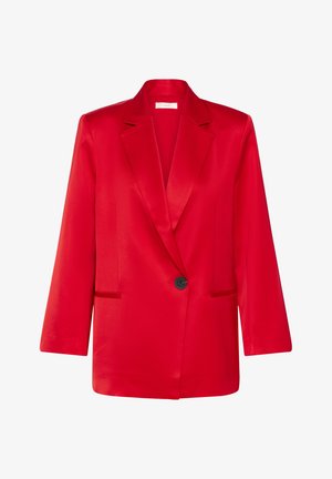 Rode satijnen blazer met een notch lapel, een enkele zwarte knoop en twee voorzakken; gestructureerde, licht oversized silhouette.