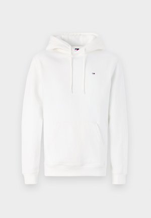 Haut à capuche blanc en tissu doux, doté d'une poche avant, d'un capuchon ajustable avec cordon de serrage et d'un petit logo sur la poitrine.