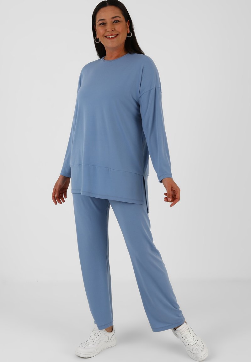 Modanisa Blue Modanisa CREW NECK SETS-ALIA - Trainingsanzug - light blue/hellblau ...