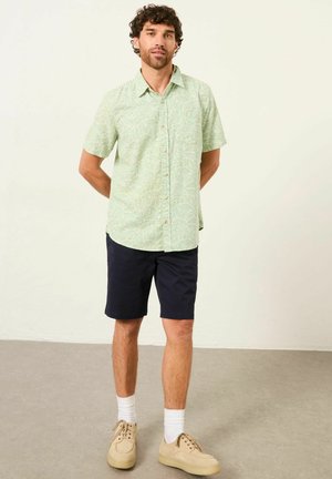 REGULAR FIT - SHORT SLEEVE LEAF PRINT - Hemd - mint green