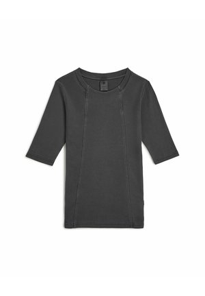 Mørk grå t-skjorte med trekvart ermer, ribbet tekstur og flate sømmer. Har rund hals og en avslappet passform.