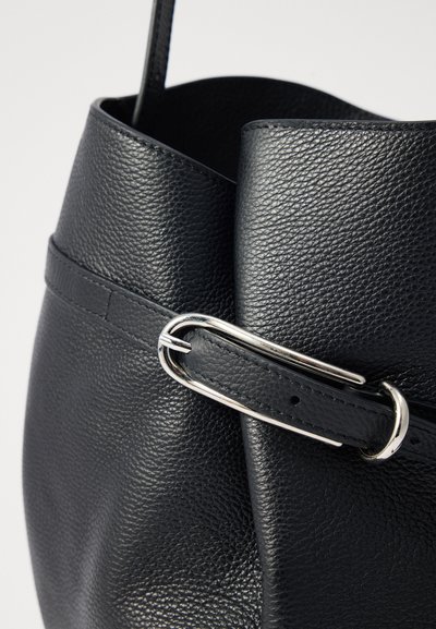 Liffner BELTED BUCKET BAG - Mala a tiracolo - black