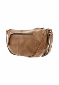 Bolso cruzado de cuero marrón con forma curva, cierre superior con cremallera y un bolsillo frontal con cremallera de acabado texturizado.